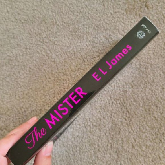 4/$20 The Mister‎ by E.L. James - Paperback - Picture 4 of 5